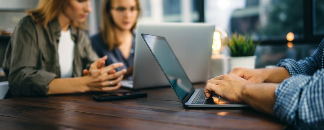 Web_Desktop-Group of young people working together. Creative business people in modern office