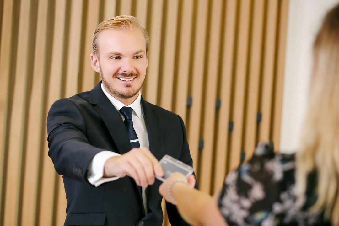 Front-Office Mitarbeiter von ISS